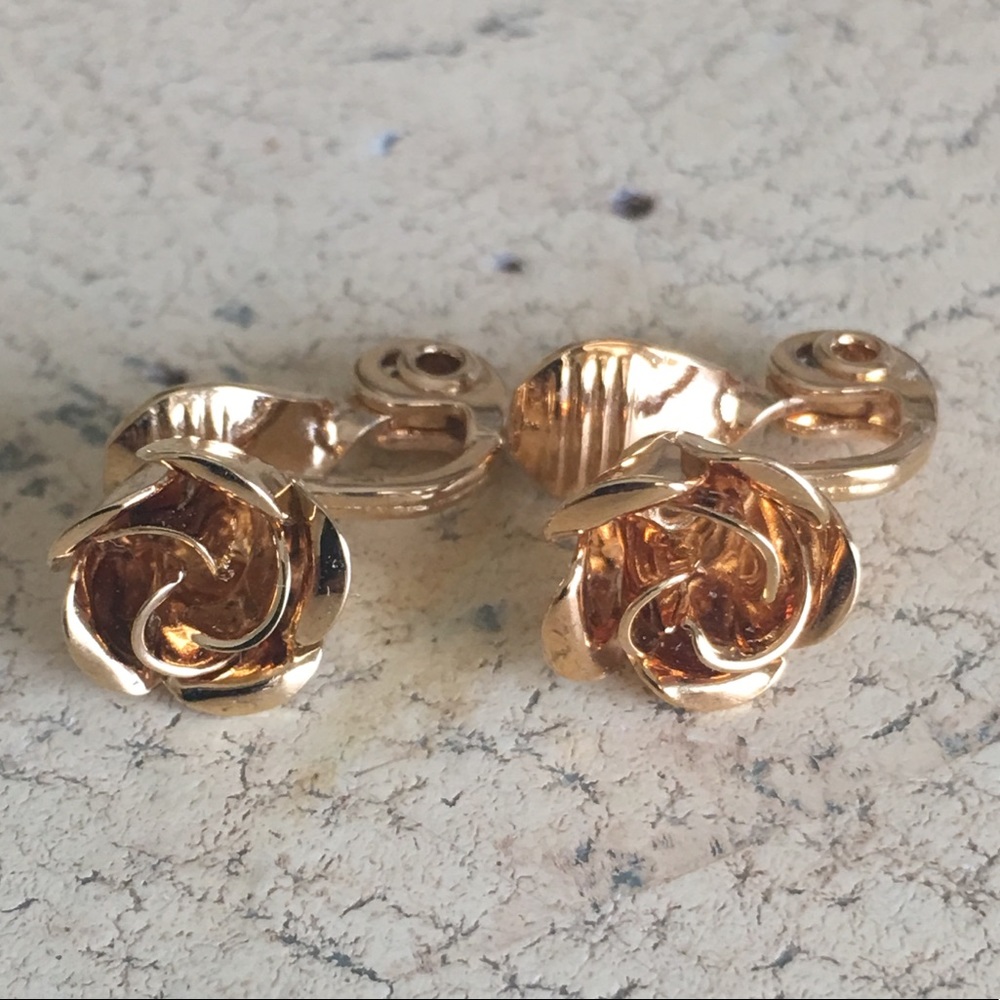 Monet Vintage Gold Clip-on Earrings. Look New!